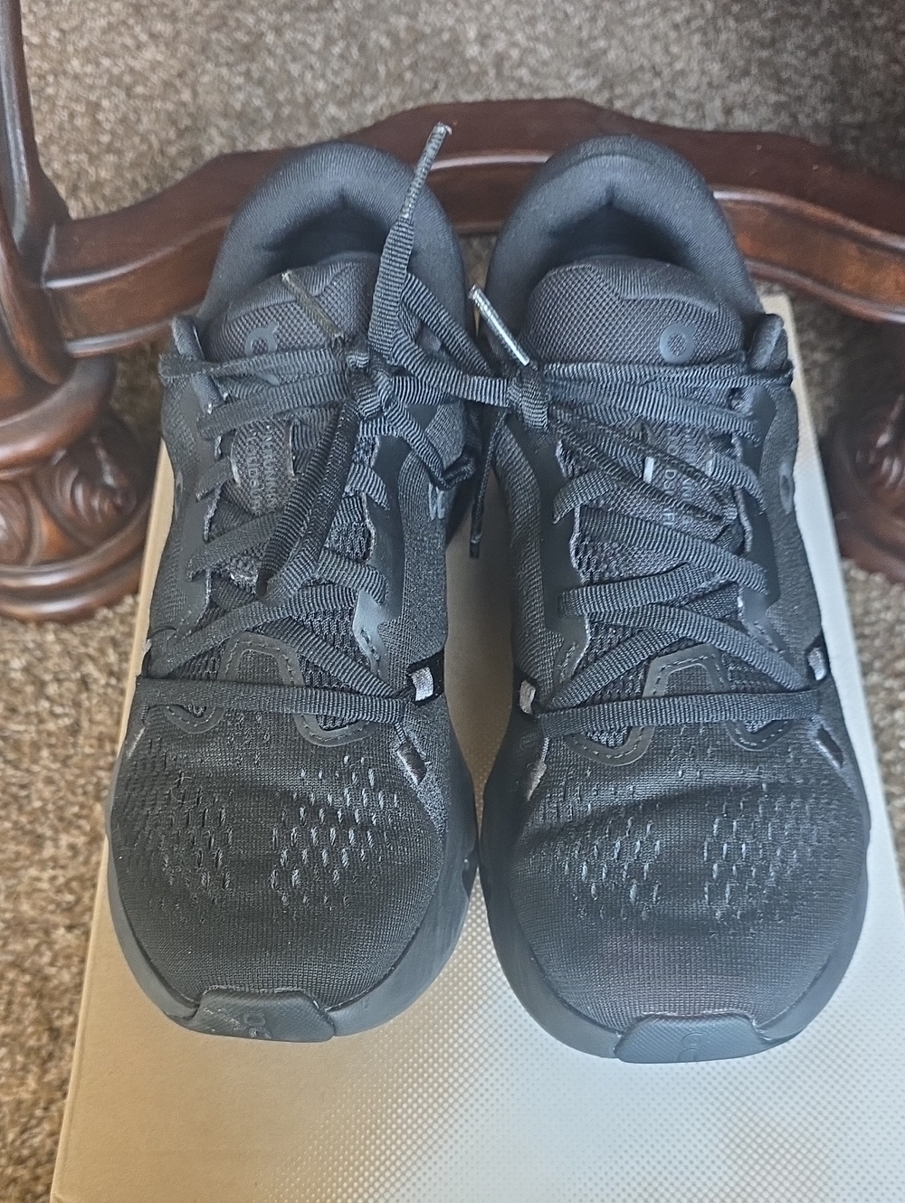 On Cloud Womens Size 7.5